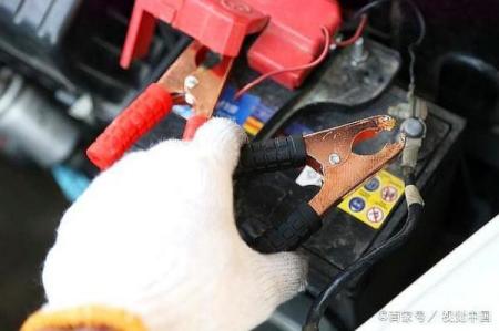 汽车没电了救援_车子没电了叫救援车_车辆没电救援