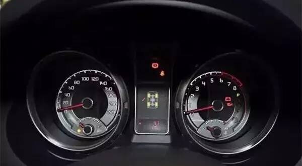 行驶途中突然没油了，请记住这招！！