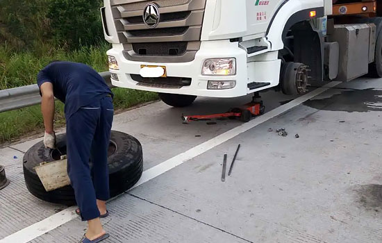 株洲流动补胎联系电话-附近24小时上门补胎换轮胎救援(图2)